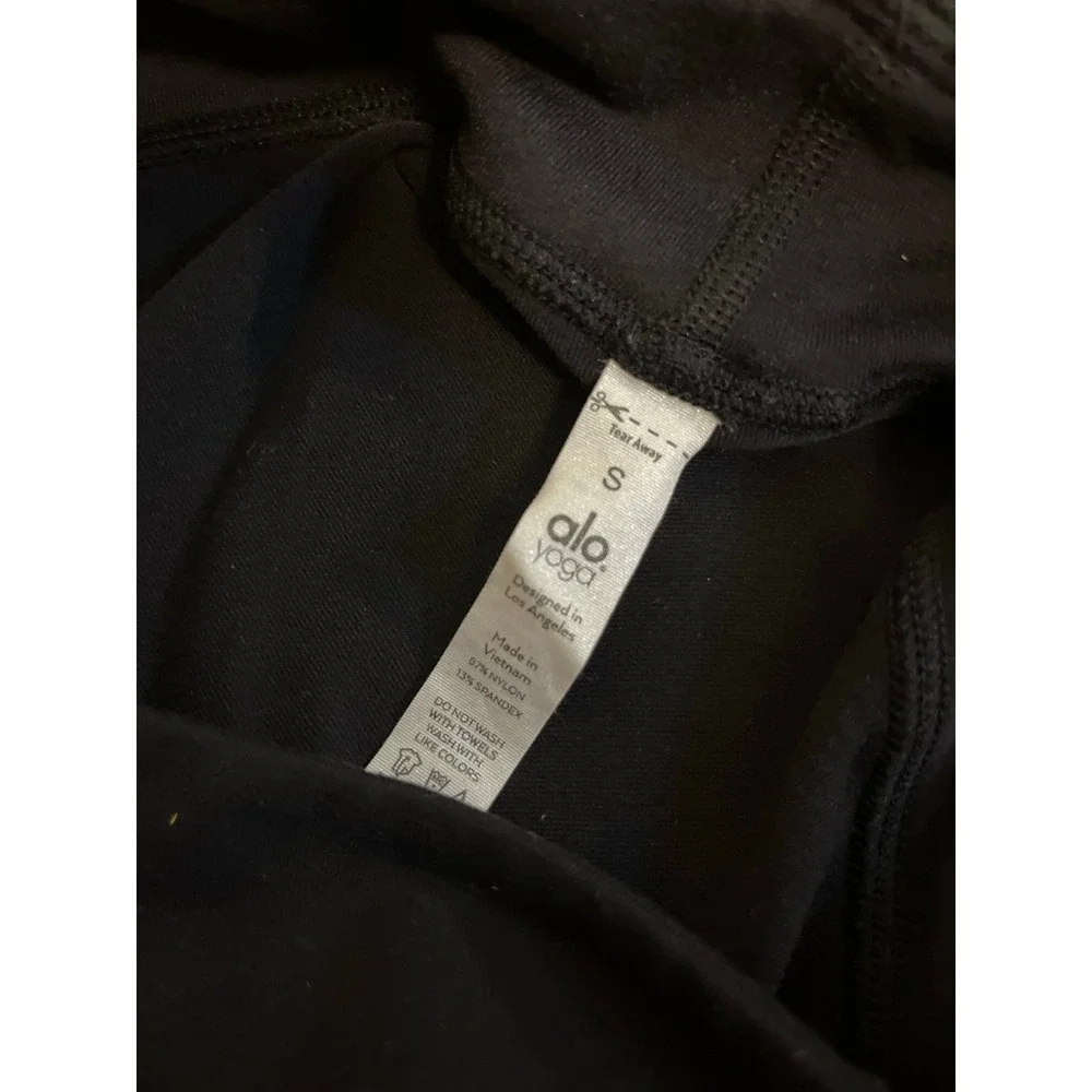 Alo yoga flare leggings black in color size small